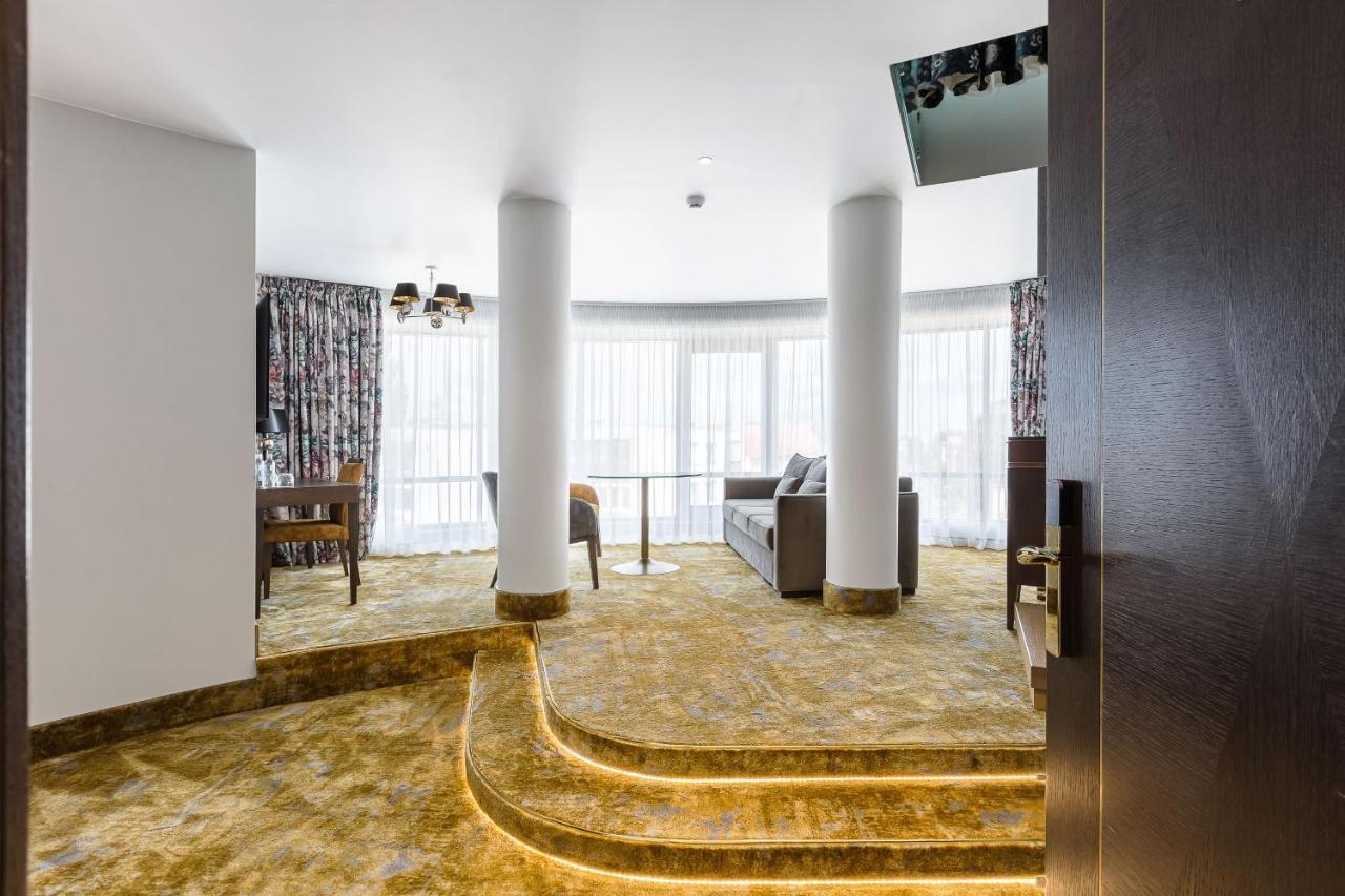Victoria Hotel Κλαϊπέντα Εξωτερικό φωτογραφία